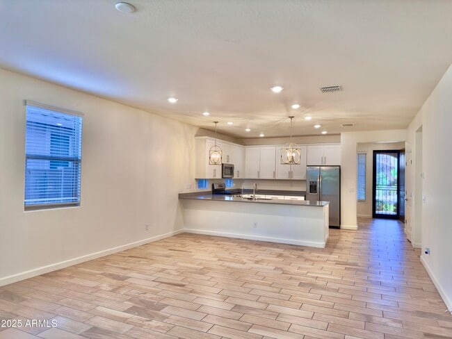 Building Photo - 4040 E Hoot Owl Trail