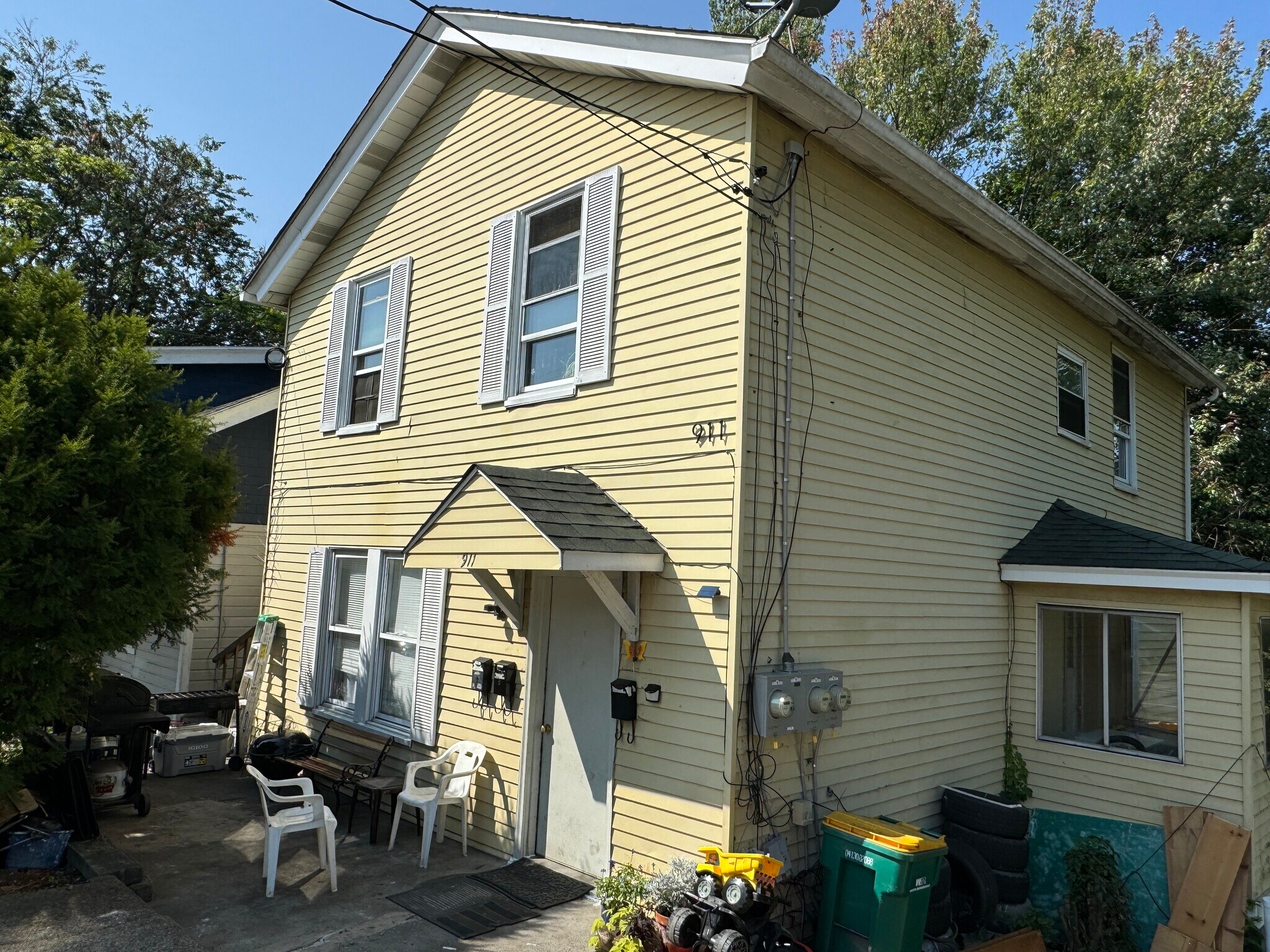 Building Photo - 911 Perry Hwy