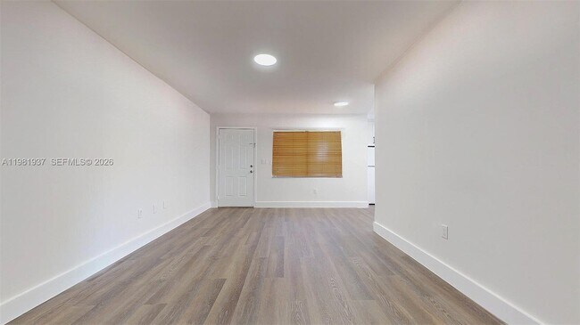 Building Photo - 1670 W 42nd St