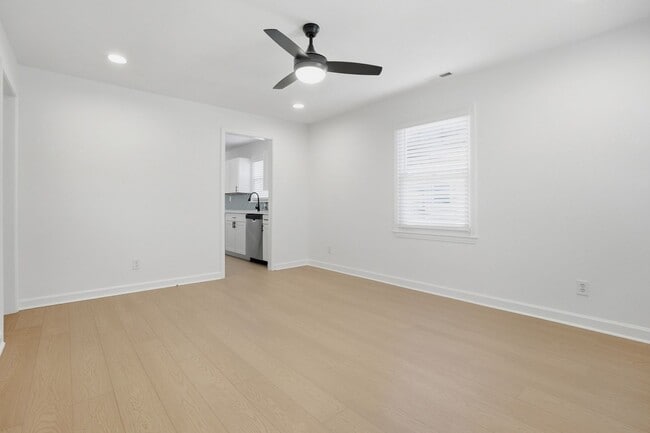 Building Photo - Beautifully Renovated 3-Bedroom with Fence...