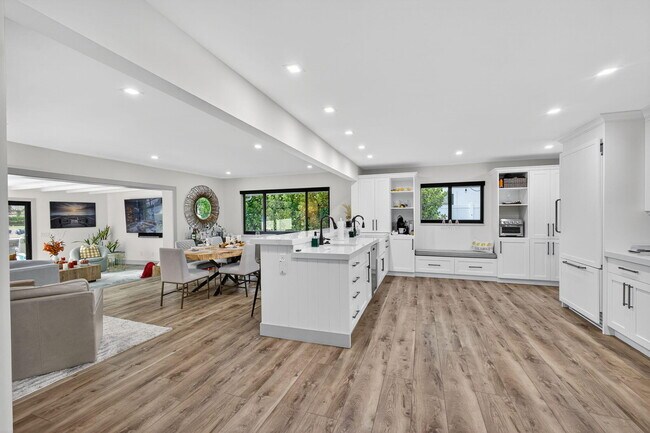 Building Photo - 12 Leeward Cir