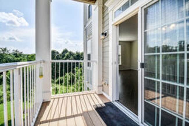 Building Photo - Spacious and Modern 2BR/2BA Condo in Norbe...