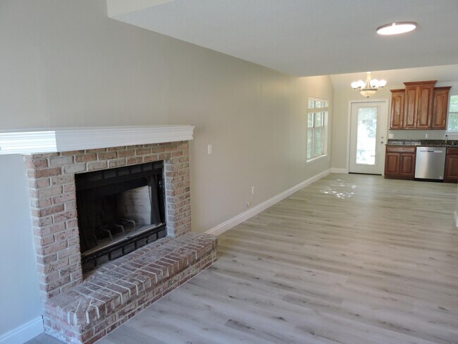 Building Photo - 213 Southgate Dr