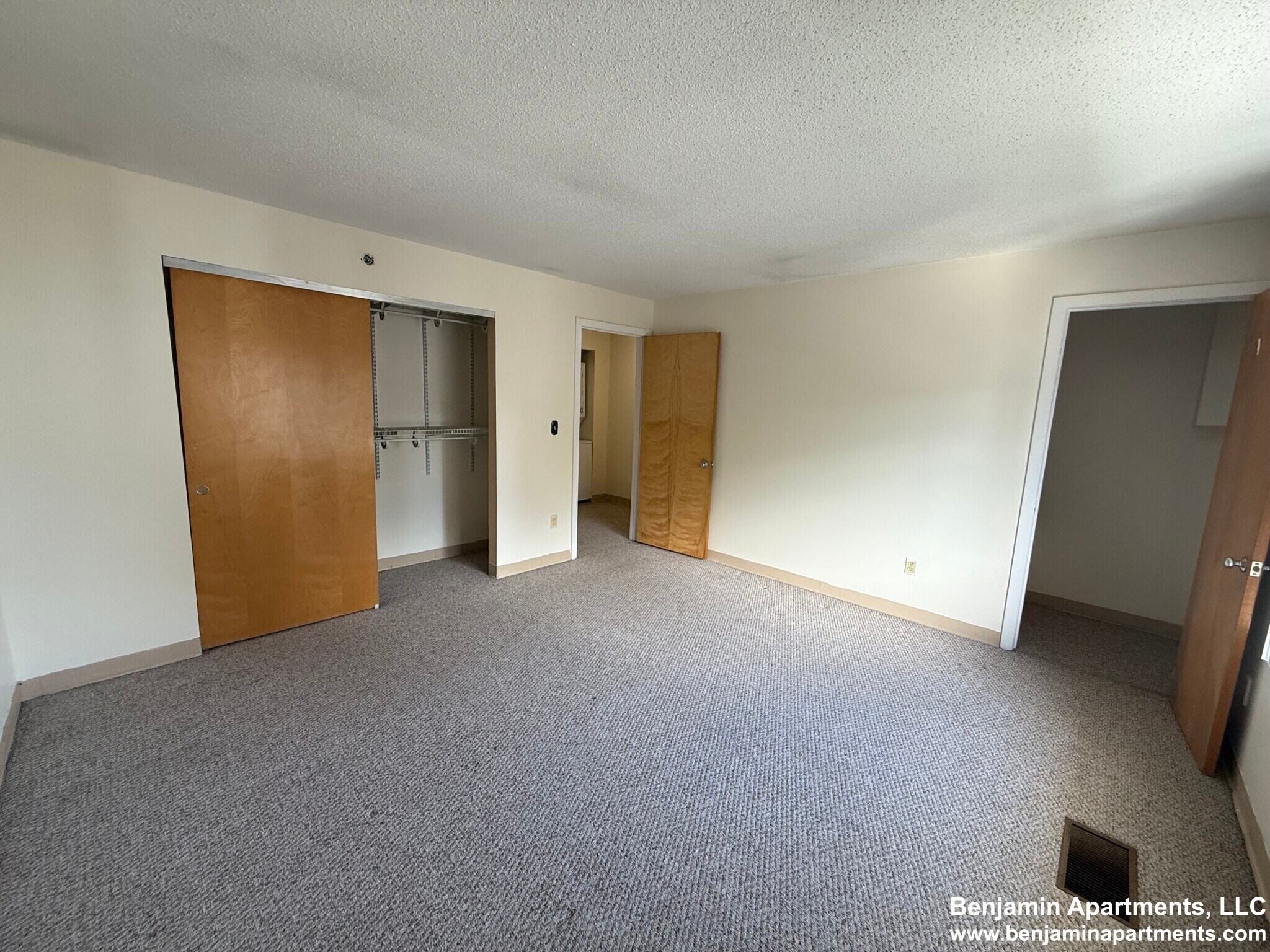 Building Photo - 142 North Beacon St