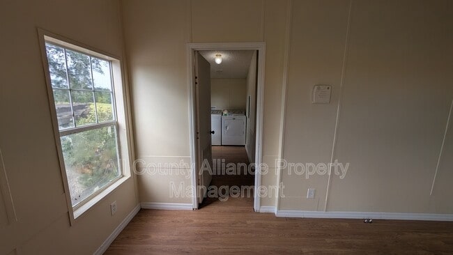 Building Photo - 13406 Lake Dr