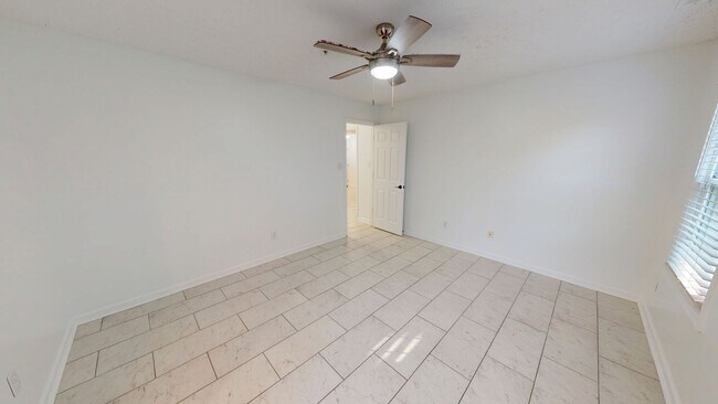 Building Photo - 3 Bedroom Condo in Kings Grant w/ Luxury Updates!