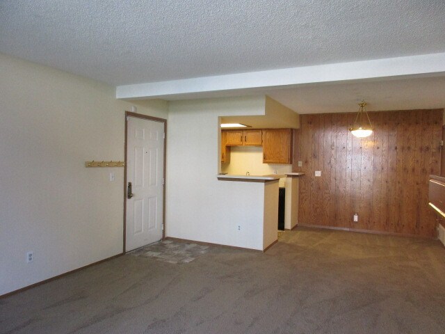 Building Photo - 921 S Zeno Way