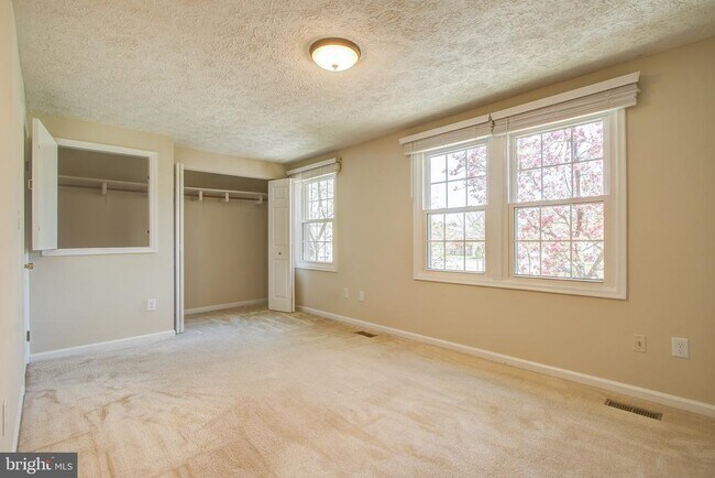 Building Photo - 6324 Lightburn Ct