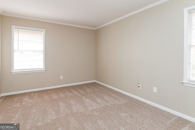 Building Photo - 892 Oak Dr