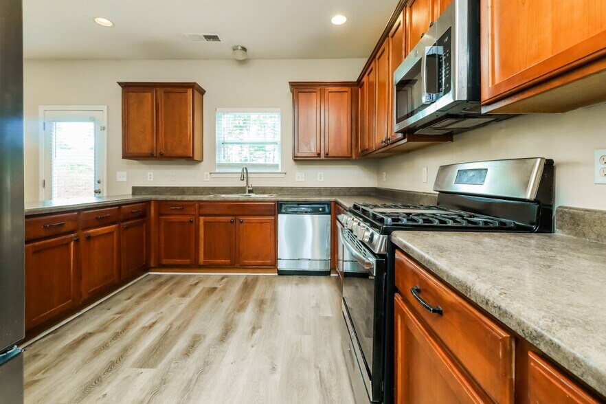 Building Photo - 340 Darbys Run Ct