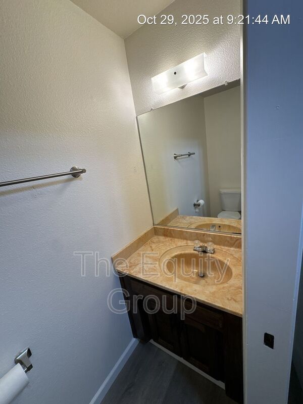 Building Photo - 951 Orangewood Ct