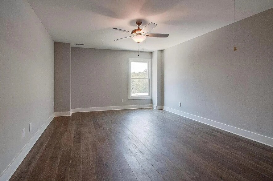 Building Photo - 552 Acklen Park Dr