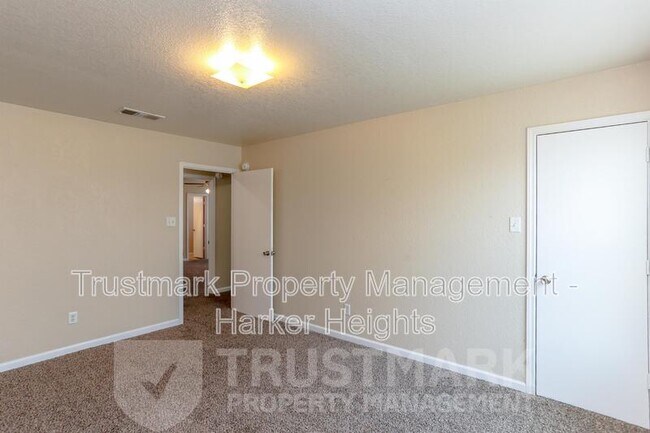 Building Photo - 3907 Deputy Dr