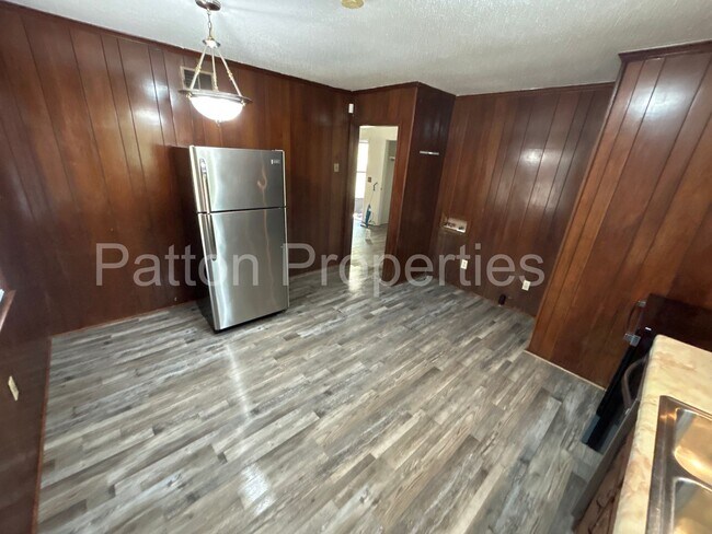 Building Photo - Barony Home