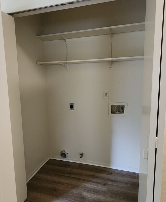 Building Photo - Your perfect Ventura retreat—spacious 3 be...