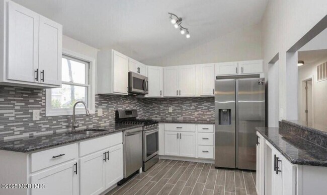 Building Photo - 1015 Zircon Dr