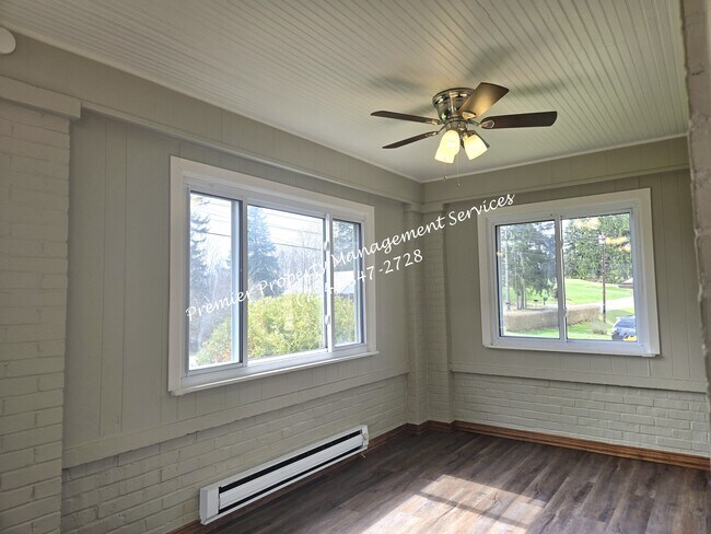 Building Photo - 1425 Barclay Hill Rd