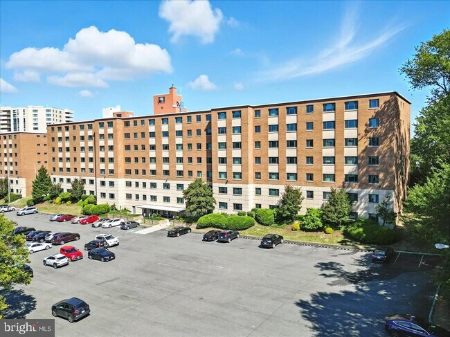 Building Photo - 1200 S Arlington Ridge Rd