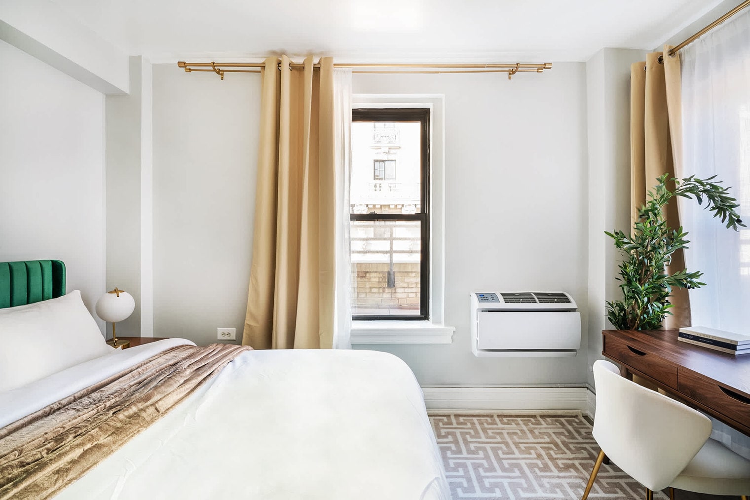 Building Photo - 234 W 73rd St