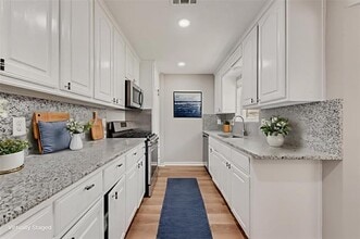 Building Photo - 306 Asbury Cir