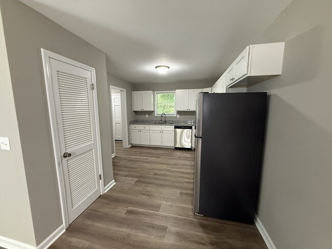 Building Photo - 1021 Sourwood Ct