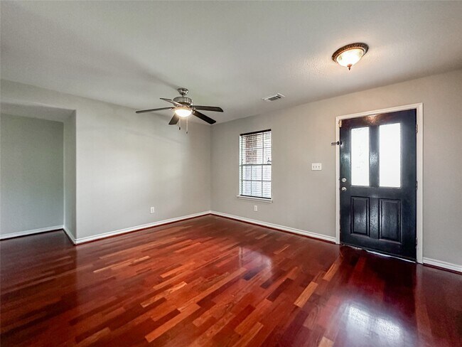 Building Photo - 5739 Westminster Village Dr