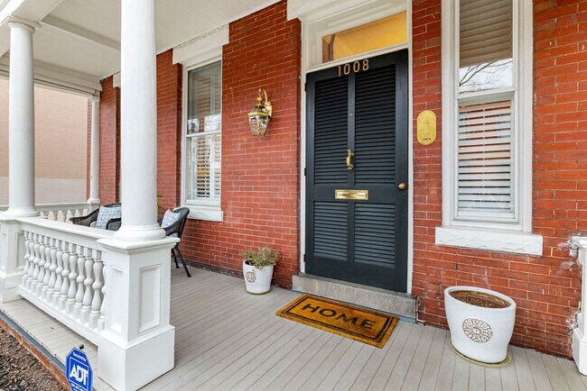 Building Photo - Beautiful 3 Bedroom Corner Lot on West Ave! ***Available 08/10/2026***