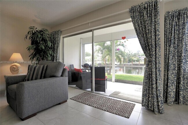 Building Photo - 470 Paradise Isle Blvd