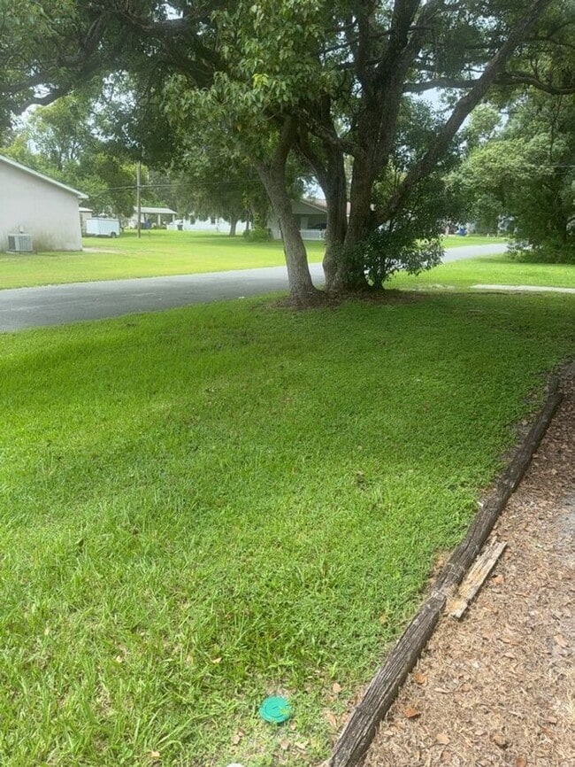 Building Photo - Remodeled 1/2 duplex on corner lot in St. Cloud