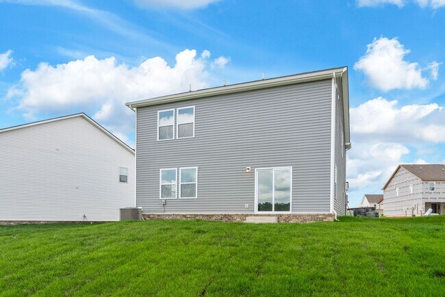 Building Photo - 457 Perthshire Lp