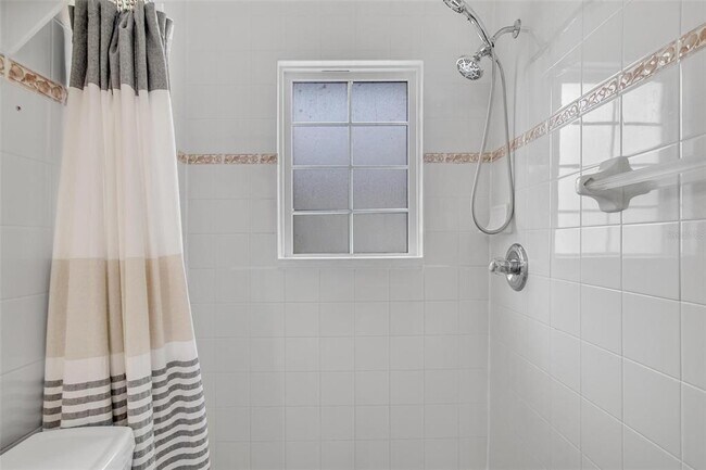 Building Photo - 301 S Central Ave