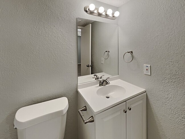 Building Photo - Newly Renovated Single Family Home | 3 BR/2BA | Near Downtown Dallas!
