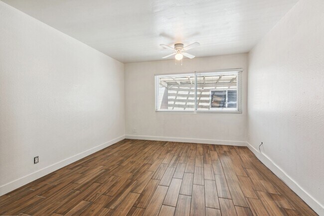 Building Photo - Spacious 3 Bed 2 Bath Townhome in Villa Po...