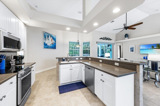 Building Photo - 3219 SW 7th Ln