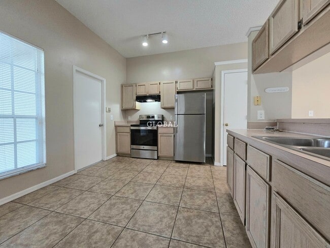 Building Photo - Charming 3-Bedroom Home for Rent within So...
