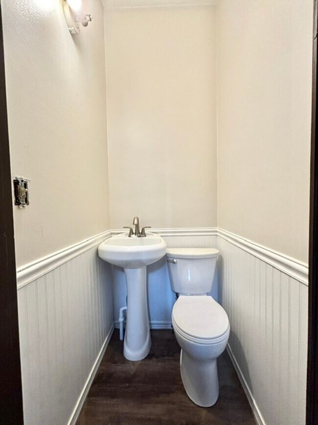 Building Photo - 3 bedroom/ 1.5 Bath Home for rent MAnor, PA 15665
