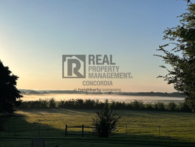 Building Photo - 1246 S Russell St