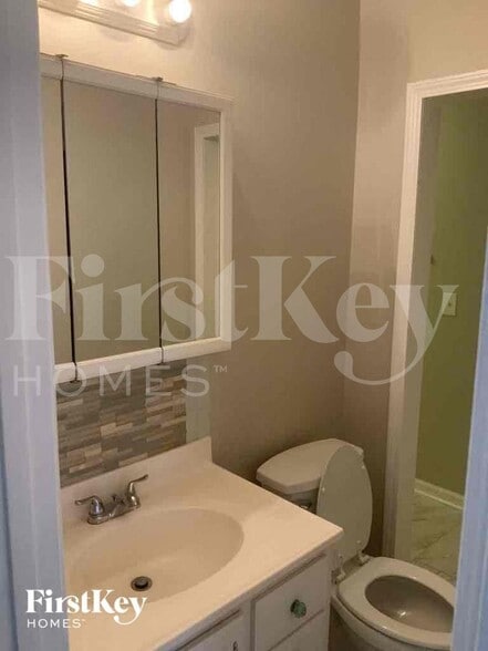 Building Photo - 2215 Rock Springs Rd