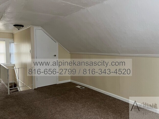 Building Photo - 3 Bedroom NE Home