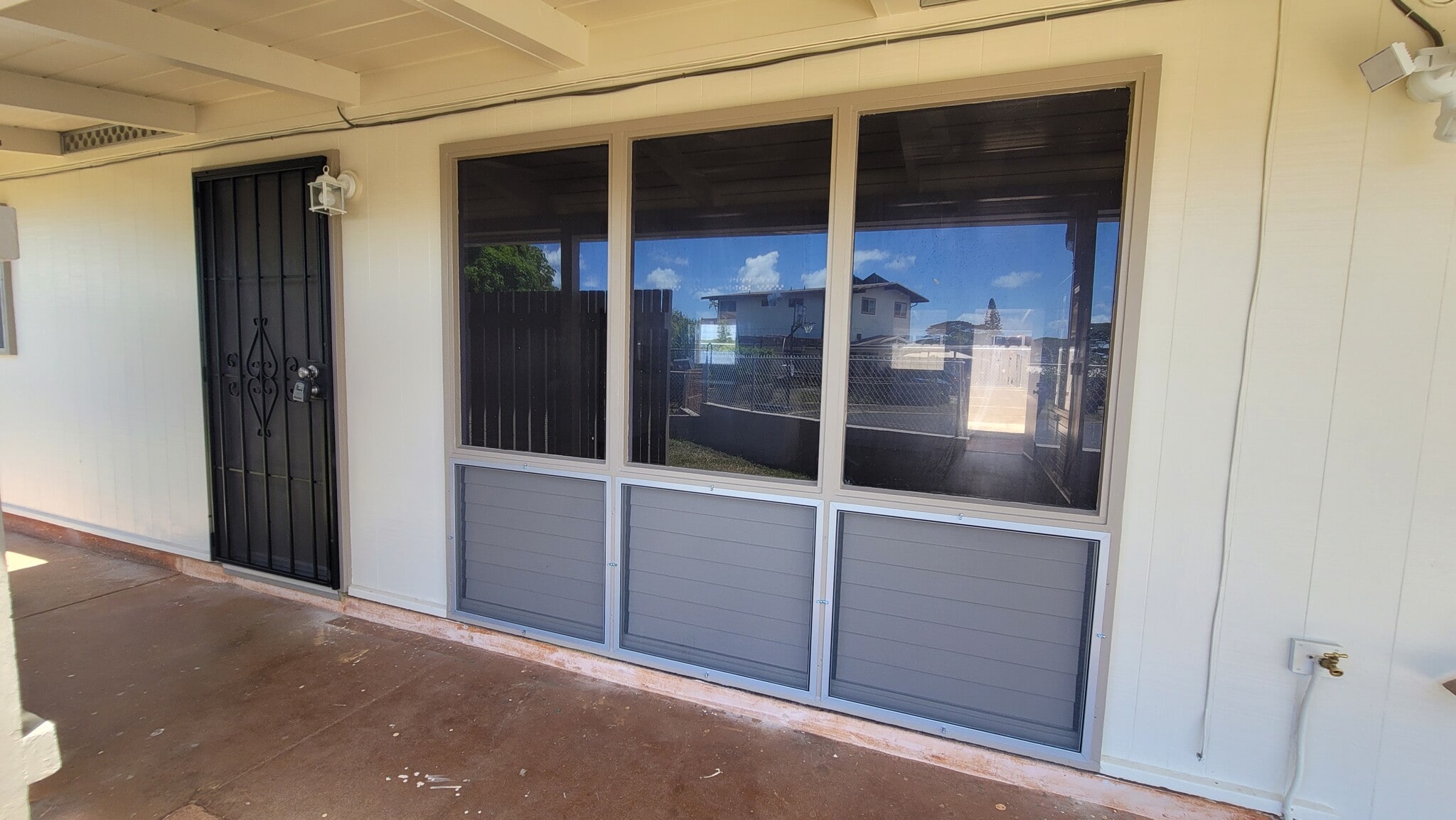 Front door with large windows (lots of natural light) - 2342 Ahakuka Pl