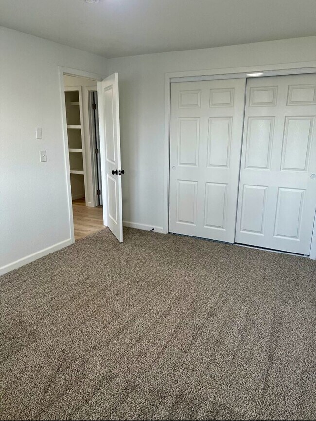 Building Photo - Renovated 4 Bedroom Home