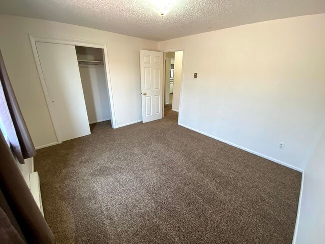 Building Photo - 810 Mary Anne Dr