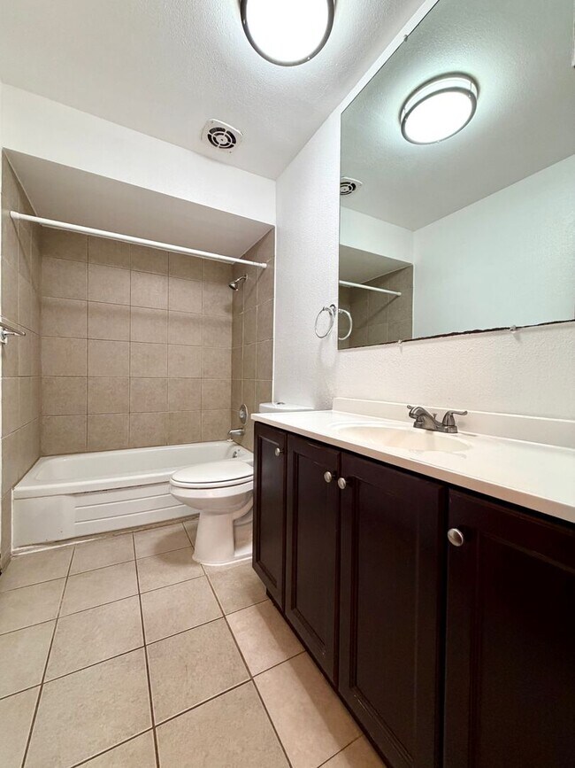 Building Photo - Reed Neighborhood Gem~ Great Natural Light~ Fenced Front Patio~ Onsite Laundry~ Off Street parkin...