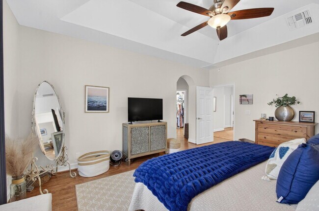 Building Photo - 320 Via Villagio