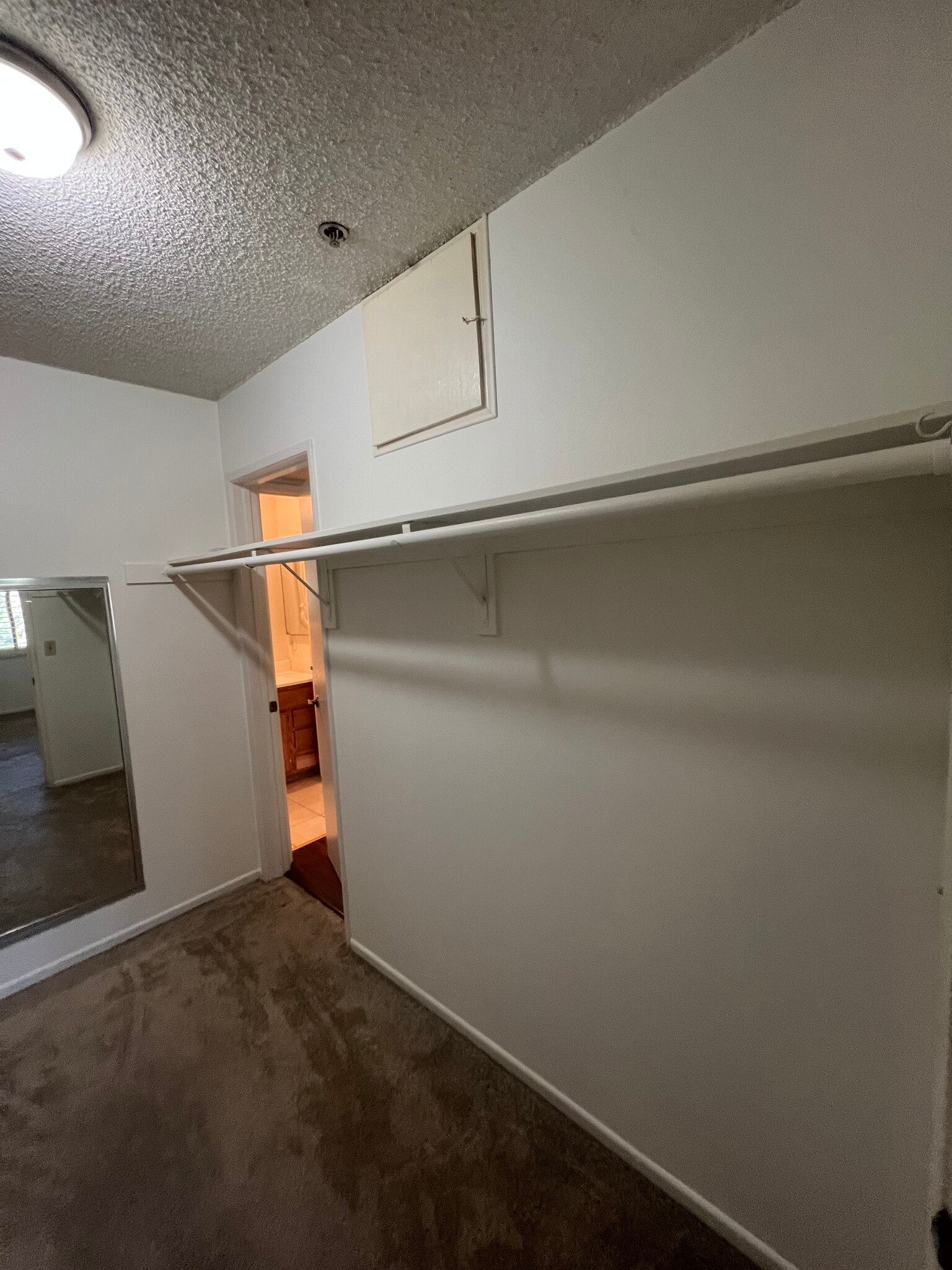 Building Photo - 501 Palisades Dr