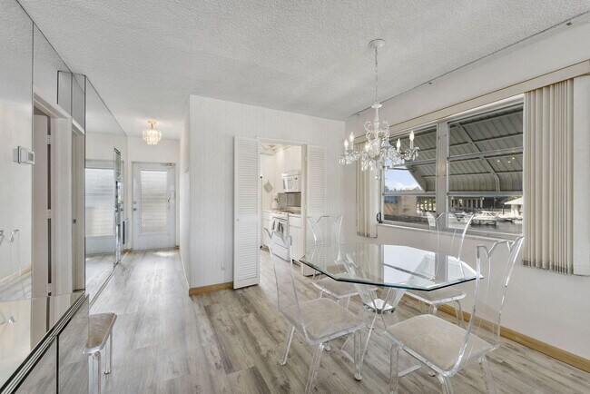 Building Photo - 101 NE 19th Ave