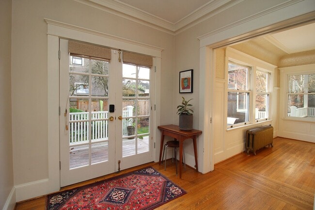 Building Photo - 2343 NE 21st Ave