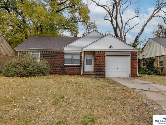 Primary Photo - Fully Updated 2 Bed 1 Bath - Pet Friendly!