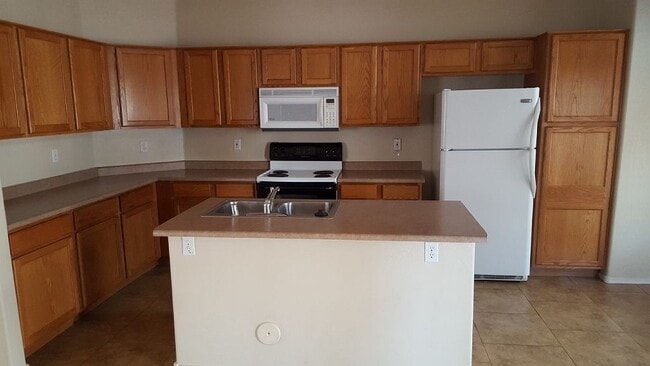 Building Photo - 14928 N 150th Ln