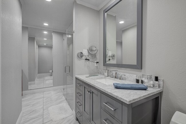 Building Photo - 22 Winged Foot Dr